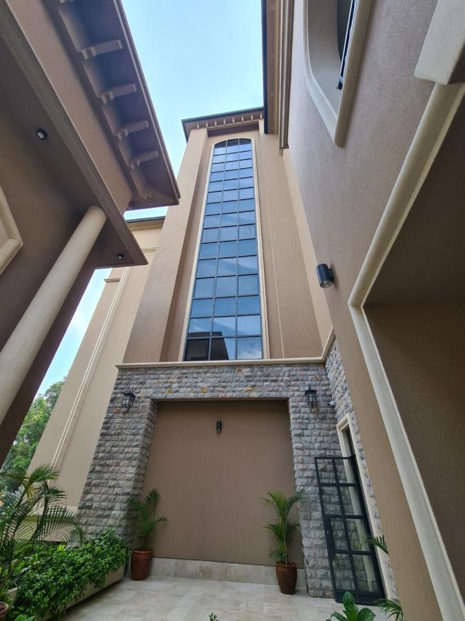 Fontis Residences Hotel Kampala Exteriör bild